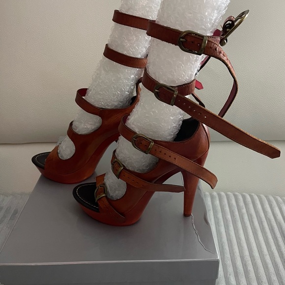 Vivienne Westwood Gladiator Brandy/Rosso Sex And The City High Heels - Picture 6 of 9